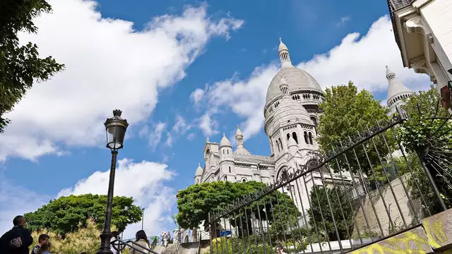 Encanto al pie de la colina de Montmartre