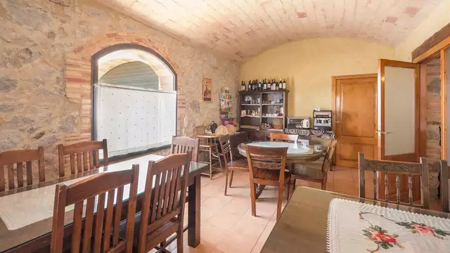 Decouvrez la Costa Brava avec un diner et une bouteille de cava