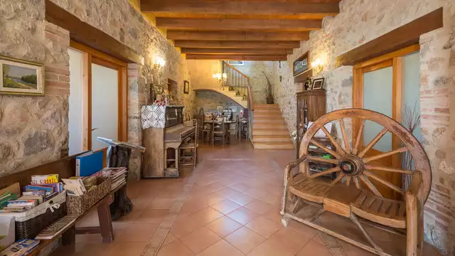Decouvrez la Costa Brava avec un diner et une bouteille de cava