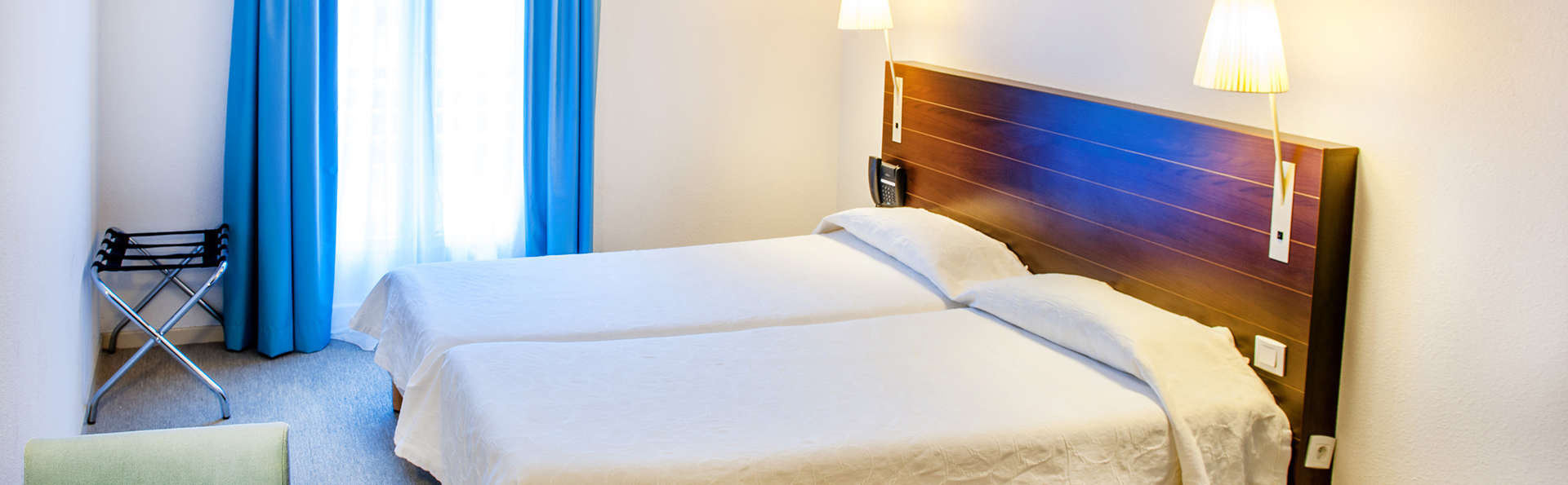 Hôtel-Résidence Saint Jean - Edit_Room3.jpg