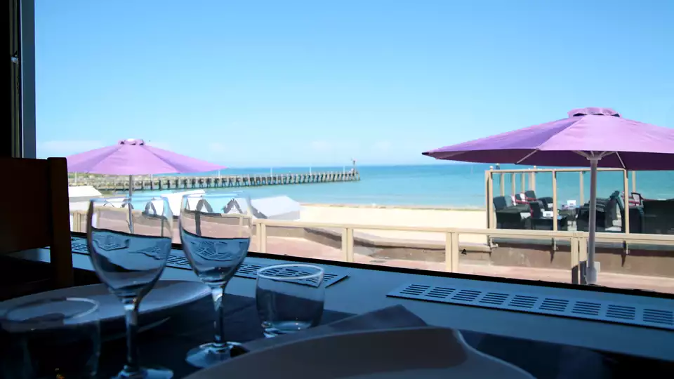 Week end romantico con cena di cappe sante normanne Saint-Jacques a Courseulles-sur-Mer