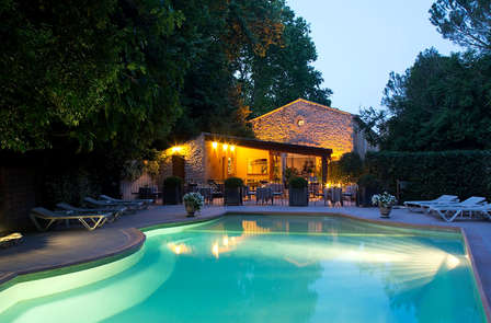 Escapade romantique avec demi-bouteille de champagne à Nîmes