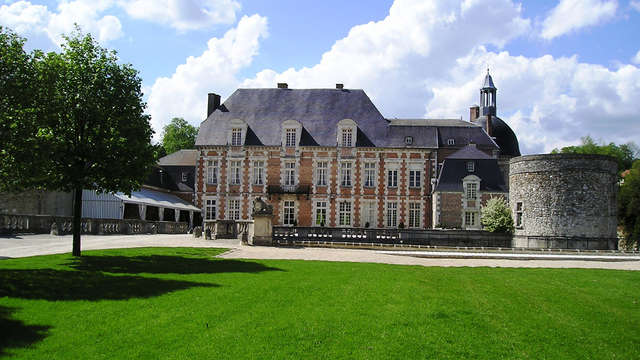 Brinda con champán por unos momentos mágicos en el castillo de Étoges