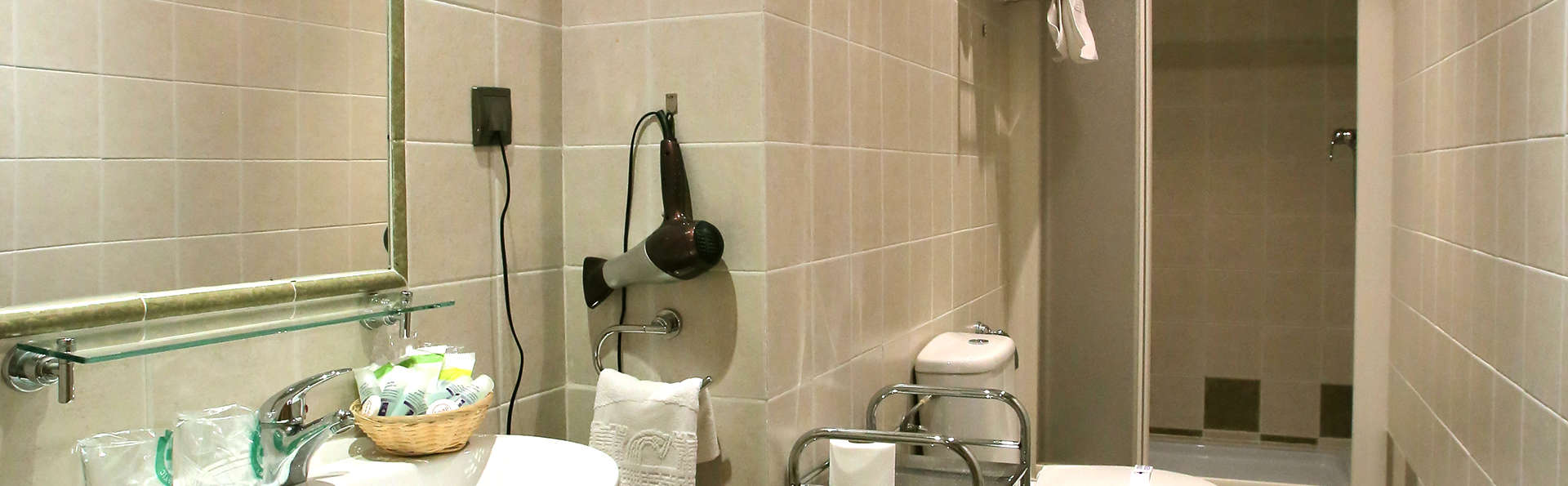 Hotel Castillo Bonavía - EDIT_NEW_Bathroom.jpg