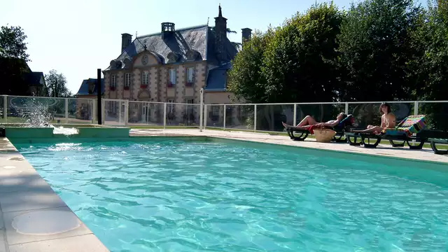 Fin de semana de descanso, en plena naturaleza, con piscina exterior.
