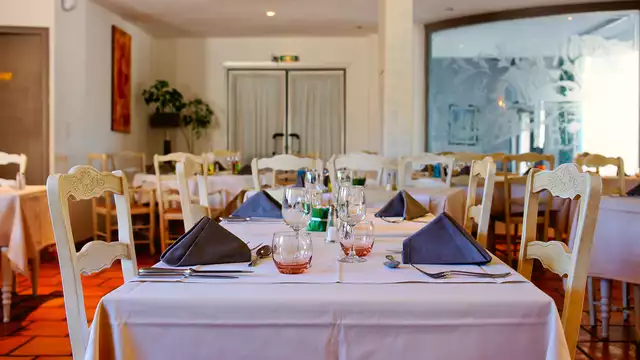 Romantisch uitje naar het platteland van Aix met champagne chocolade en toegang tot de hammam