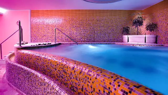 Romanticismo in Sardegna: notte con cena e spa nel sud dell'isola