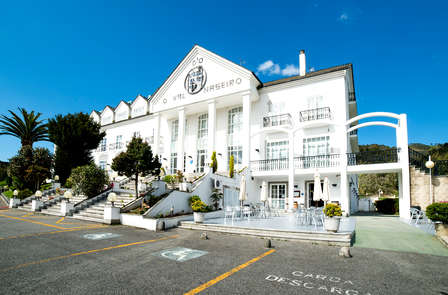 Romantisch diner in Deluxe kamer met uitzicht op de vallei van Viveiro