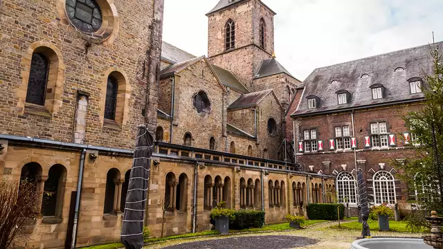Uitstapje met het gezin op een kasteeldomein nabij het Drielandenpunt