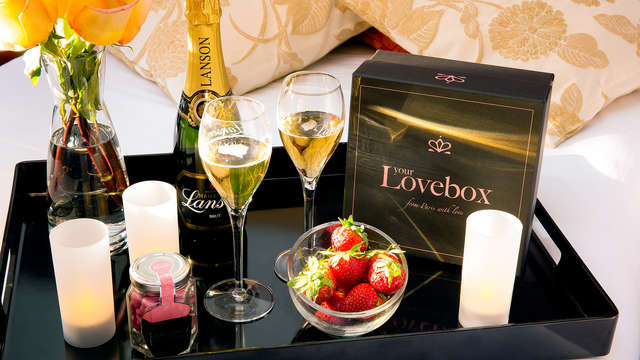 Romanticismo con caja de amor y spa privado