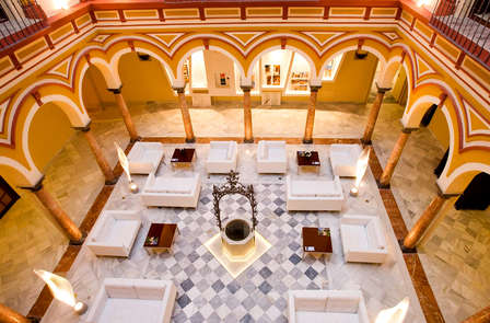 Escapada en un palacio andaluz con desayuno y detalle en Sanlúcar de Barrameda