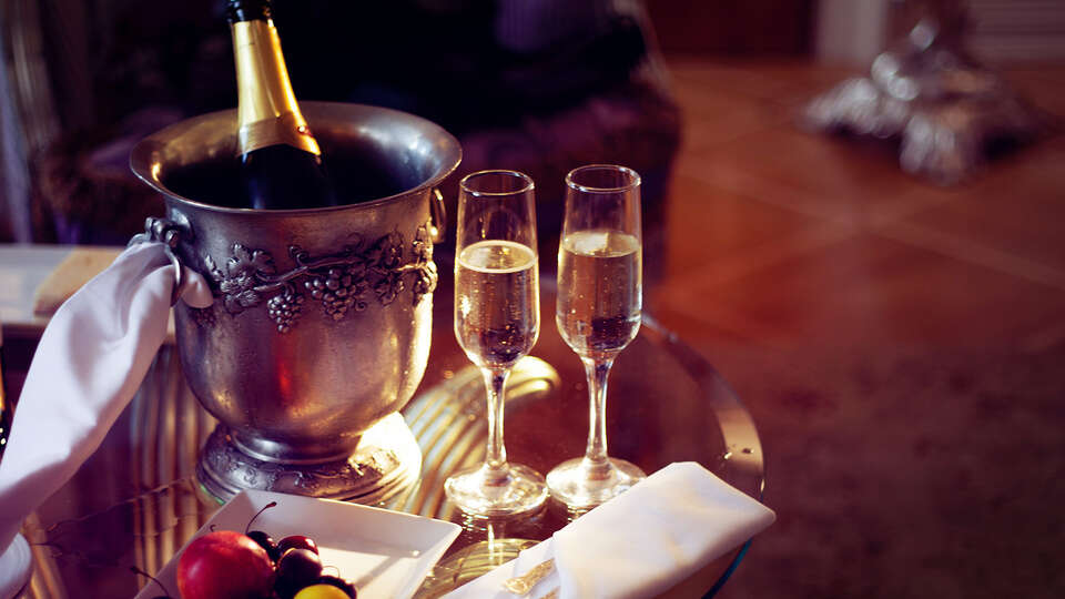 Champagne et Love can pour un condense d amour a Versailles
