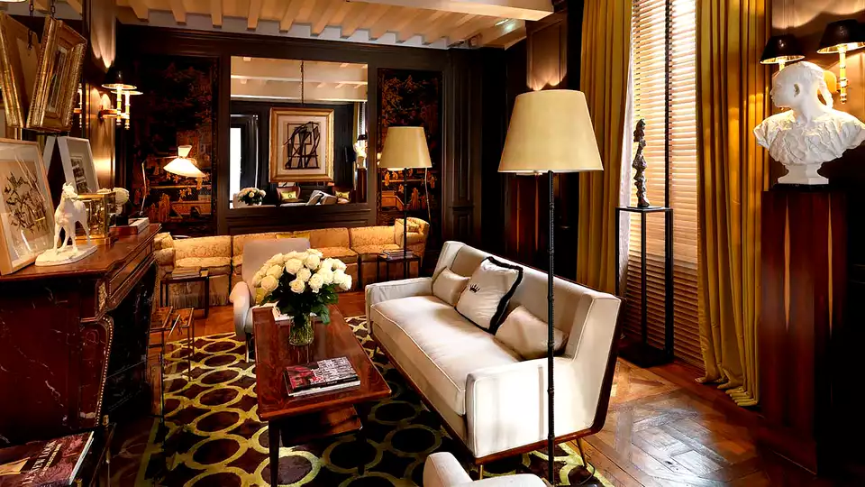 Escapada de lujo y romantica a un hotel estrellas en el corazon de Paris