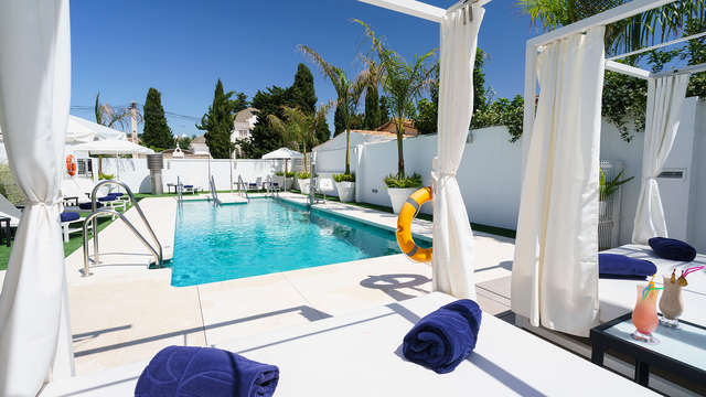 Escapada con Media pensión, niño gratis, acceso al jacuzzi y piscina exterior en Torremolinos