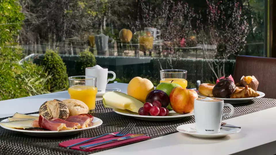 Deconnexion en couple avec diner special piscine et parking et a km de la plage de Sitges