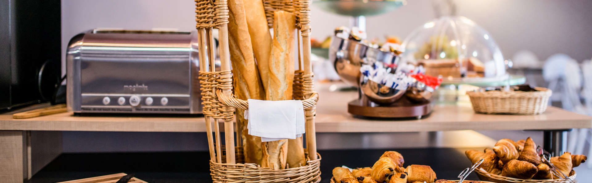 Quality Hotel Pau Centre Bosquet - Edit_Breakfast.jpg