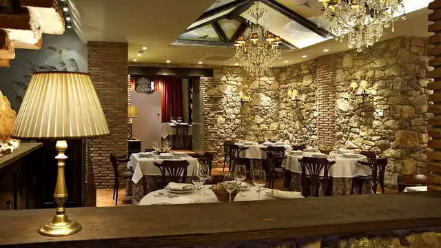 Escapada premium, en habitación superior, con cena gastronómica y masaje