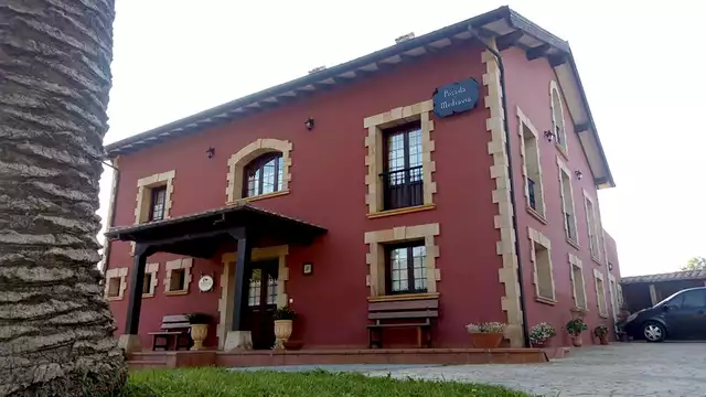 Escapada Romantica en una bonita posada con vino y bombones
