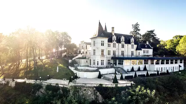 Descubrimiento de bodega y champán en el castillo cerca de Saumur
