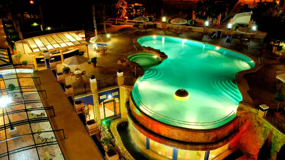 Fuga rilassante ad Alicante con spa e cena