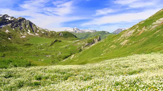 La montagna in estate a Bourg Saint-Maurice con cena gastronomica.