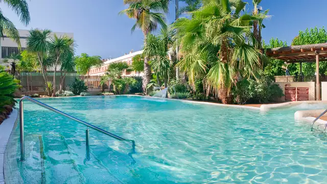 Profitez de vacances à Pineda de Mar avec petit-déjeuner inclus !