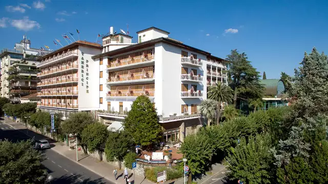 Soggiorno relax in lussuosa camera Prestige con spa e massaggio da notti