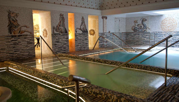 Uitje naar Sevilla in een hotel met gratis ontbijt en toegang tot de warmwaterbronnen van hispalis.