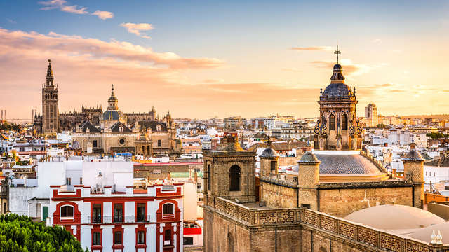 Romantiek in het magische Sevilla in junior suite met cava en diner
