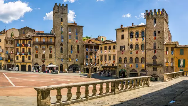 Vacances romantiques en Toscane pour 2 personnes avec dîner toscan typique et une bouteille de vin C