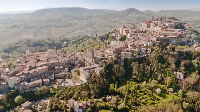 Vacances romantiques en Toscane pour 2 personnes avec dîner toscan typique et une bouteille de vin C