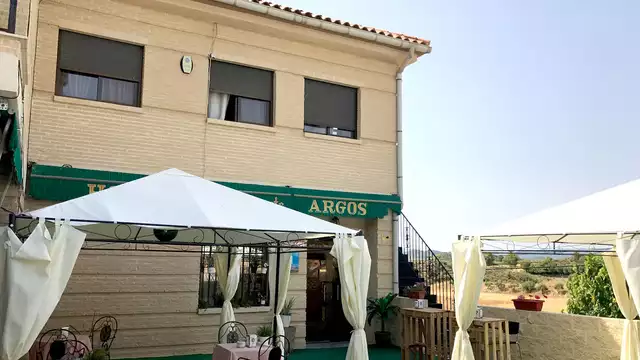 Découvrez Calasparra avec demi-pension et vues sur le lac