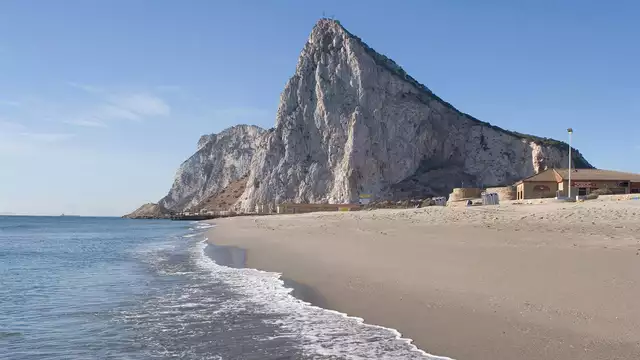 Scopri le spiagge e i villaggi di Cadice soggiornando in un appartamento 3*