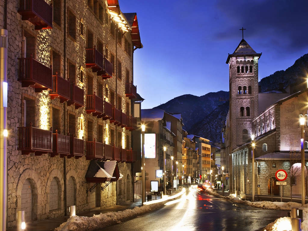 Détendez-vous Au Centre Ville D'andorre Avec La Demi-pension Incluse - 4* (ref 7742)