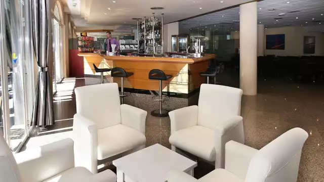 Vacaciones en familia Disfruta Tossa de Mar con un nino incluido y en media pension