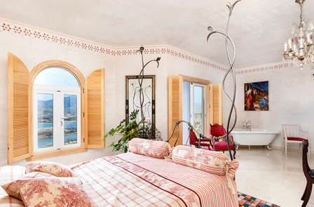 Détendez-vous dans une suite junior avec vue, accès au spa privé et bouteille de cava à Los Romanes