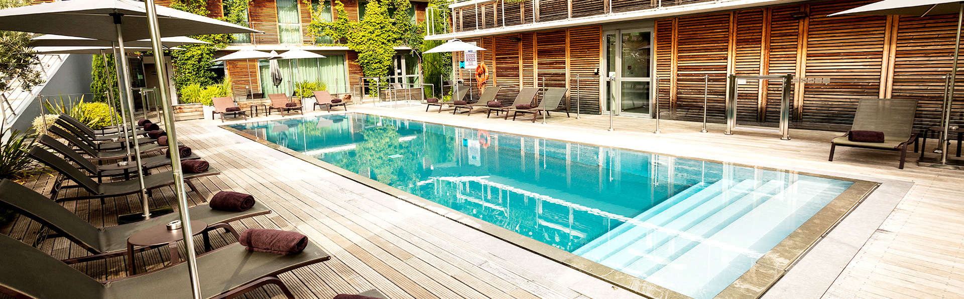 Courtyard by Marriott Montpellier - Edit_Pool.jpg