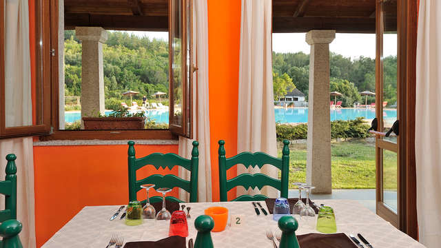 Escapade relaxante en Sardaigne : spa, confort et demi-pension à l'hôtel