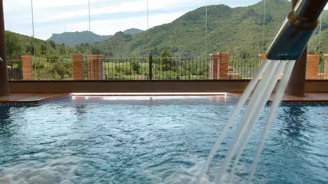 Alójate en una masia y descubre la vida en una granja