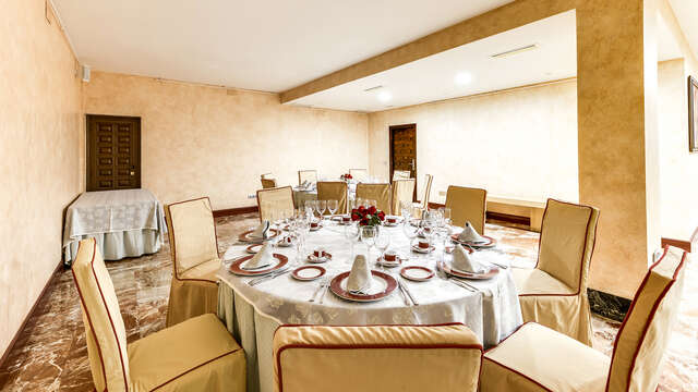 Escapada en pareja con Cena y Botella de cava en pleno centro de Toledo