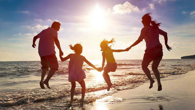 Parti con la tua famiglia per Chiclana de la Frontera in camera tripla, colazione inclusa