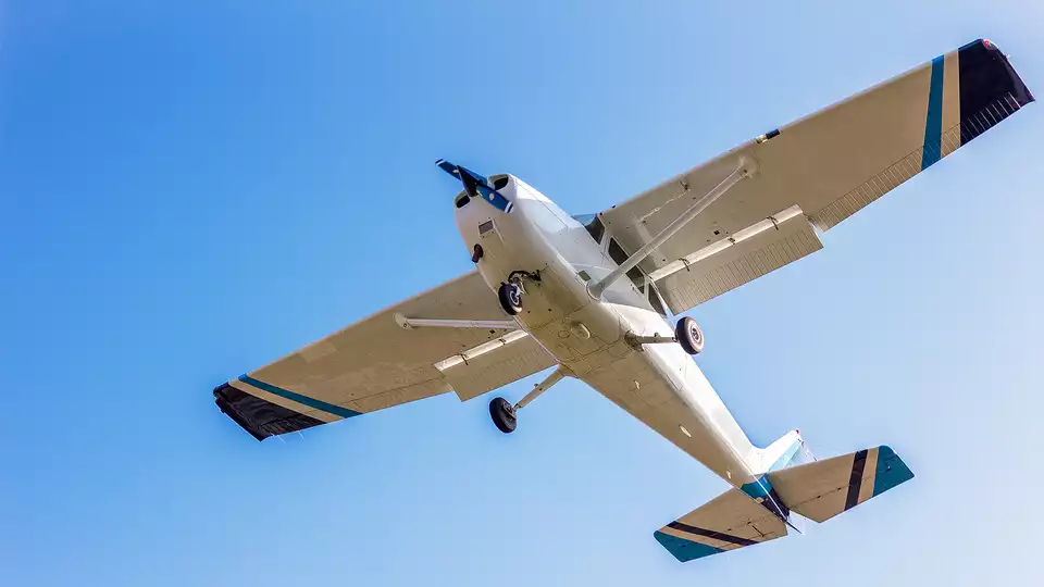 Sobrevuela el parque natural de Sant Llorenc del Munt vuelo en ultraligero y hotel incluidos