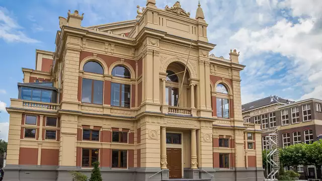 Explora la histórica Groningen desde el centro.