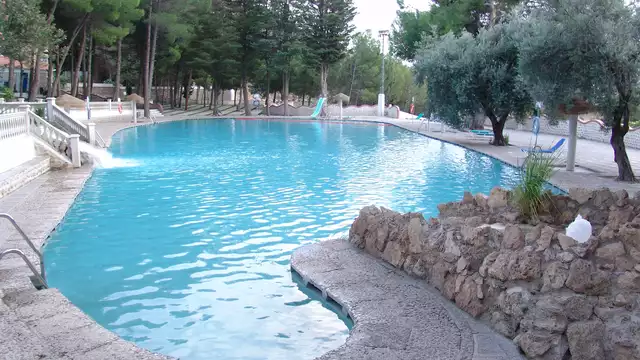 Desconecta en el Balneario de Alicún con cena y circuito incluido