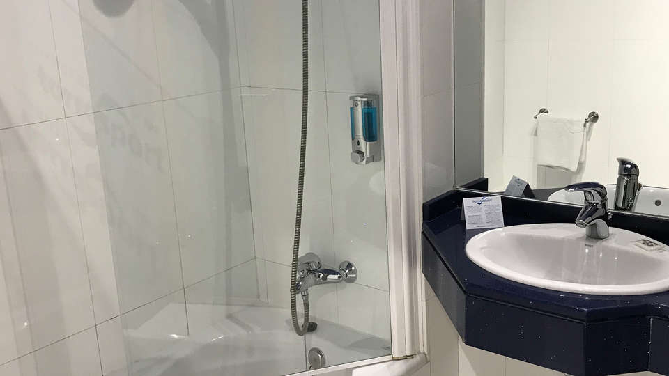 Hotel Torresport Spa - EDIT_NEW_Bathroom.jpg