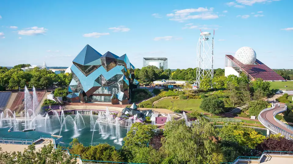 Entree au Futuroscope et sejour dans un manoir pres de Poitiers a minutes du parc