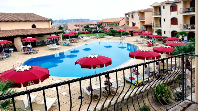 Vacaciones en el norte de Cerdeña en habitación triple en pensión completa