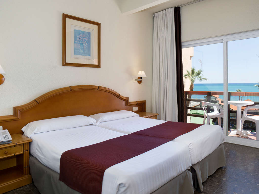 ÉVasion et détente à Torremolinos en première ligne de mer avec session de spa - 4* - 9