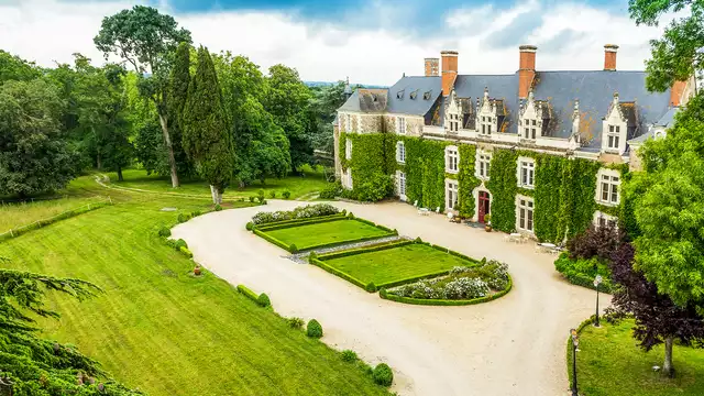 Verblijf in Château de l'Epinay, in een luxe kamer, met ontbijt, vlakbij Angers.
