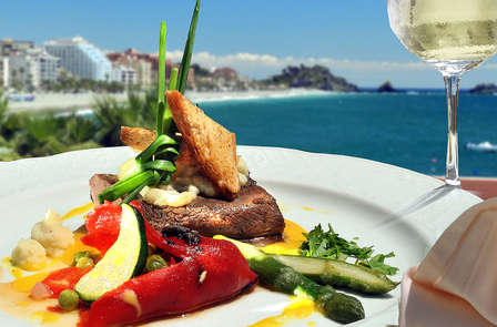 Plongez dans les eaux d'Almuñecar et profitez de la demi-pension et du cocktail de bienvenue